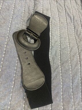 Black Elastic Waist Belt with Leather Accent